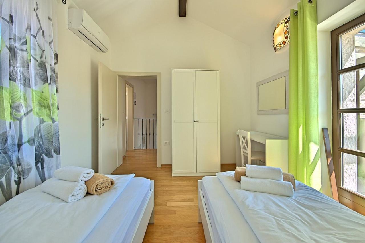 Luxury Stone Villa Zanelli Liznjan Exterior photo
