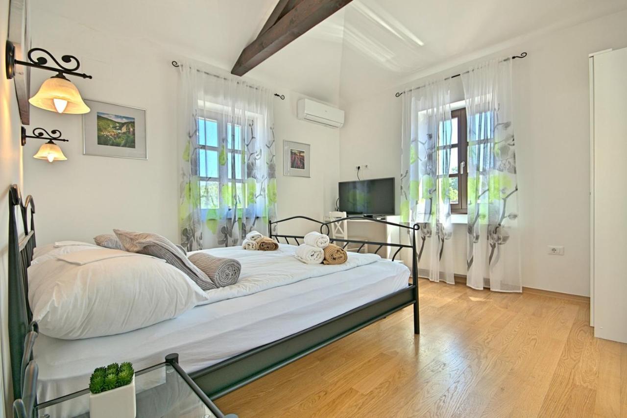 Luxury Stone Villa Zanelli Liznjan Exterior photo